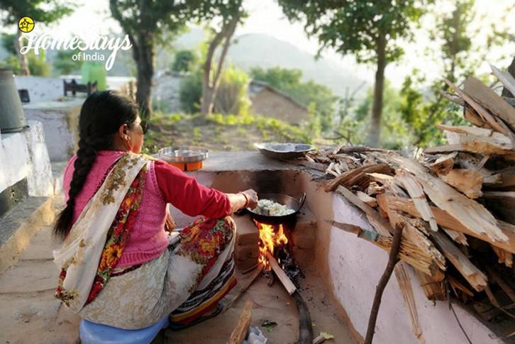 Village Farmstay- Babaji's Cave Dwarahat