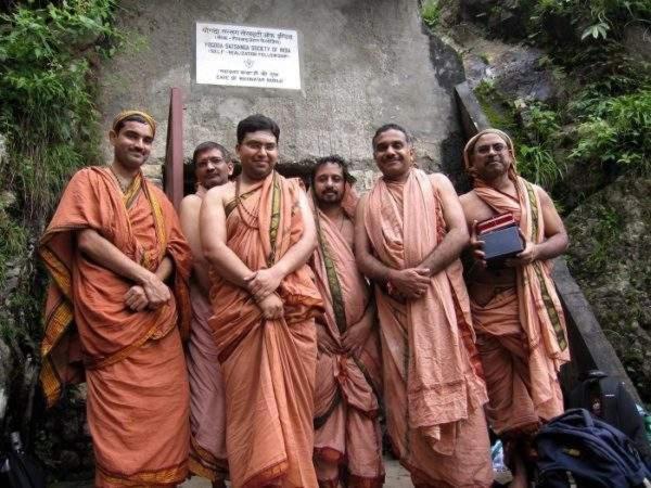 Village Farmstay- Babaji's Cave