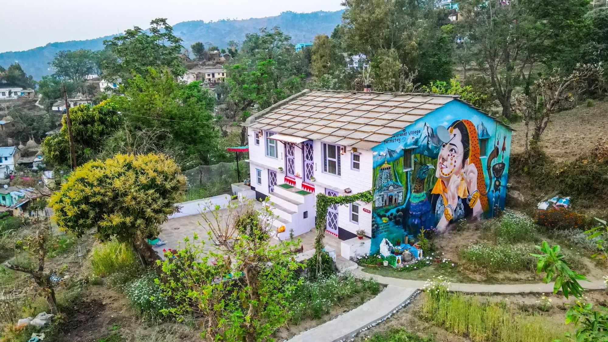 Homestay Village Farmstay- Babaji's Cave Dwarahat